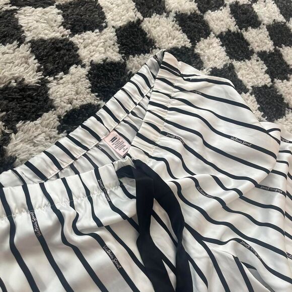 Victoria-s-secret Women's Black and White Pajamas - Picture 2 of 5